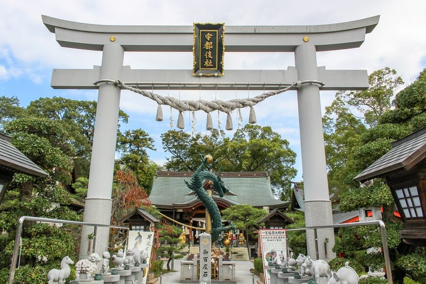 田村神社の龍神様の像