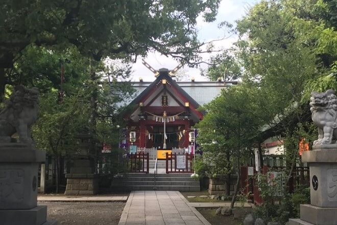 東京都にある徳持神社のアクセス、住所、電話番号などの説明です。