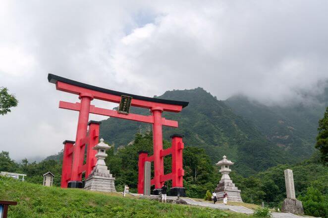 湯殿山神社の大鳥居の写真